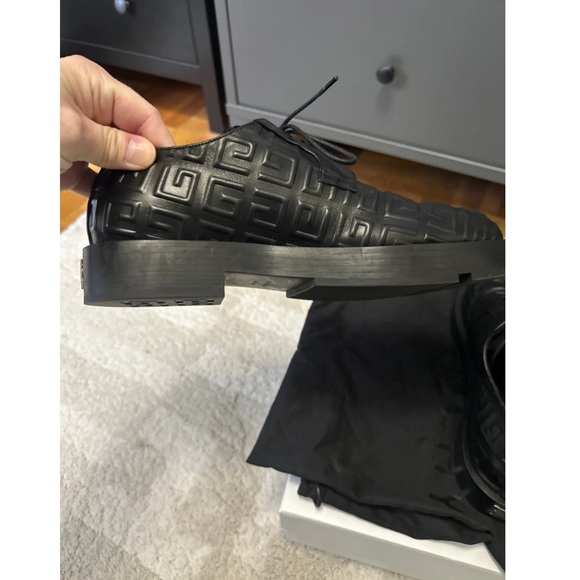 GIVENCHY 4G MOTIF Leather Lace Ups size 42/9 - Picture 3 of 10